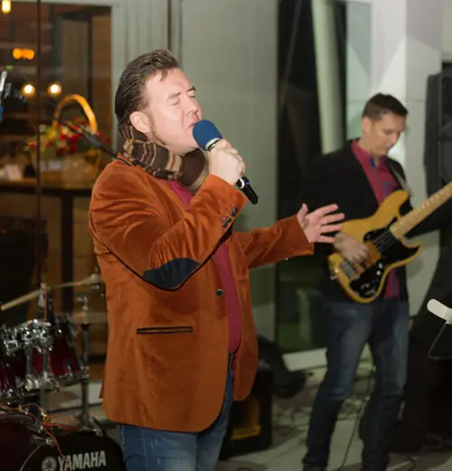 Live music weekends